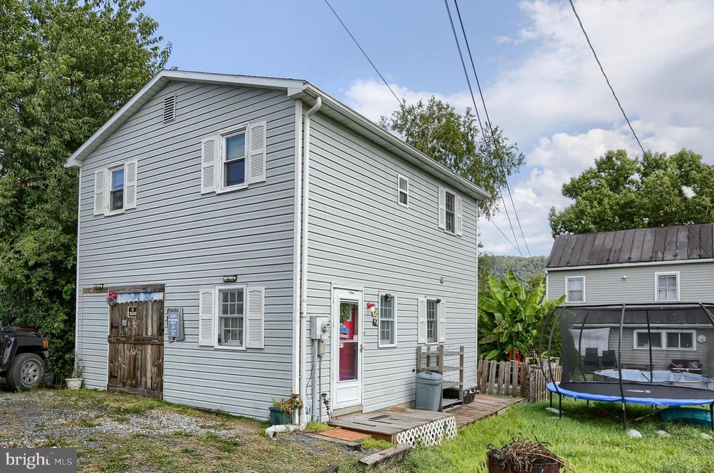 106 N MARKET ST, Liverpool, PA 17045