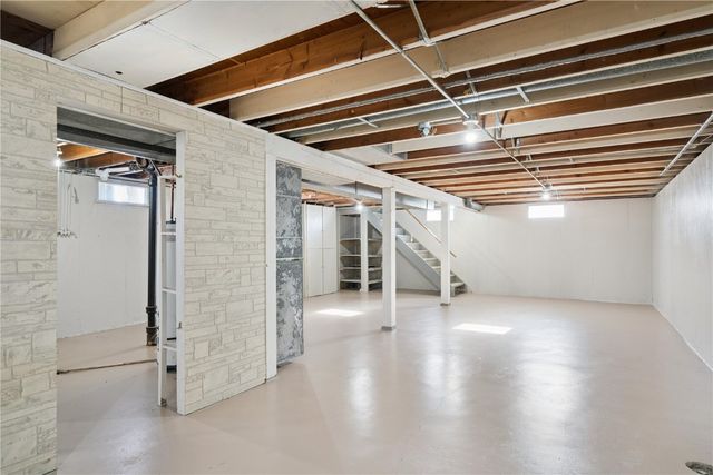 211 Edgewood Road NW, Cedar Rapids, IA 52405