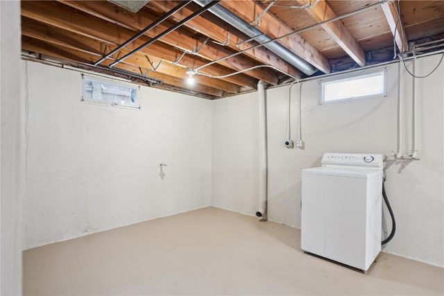 211 Edgewood Road NW, Cedar Rapids, IA 52405