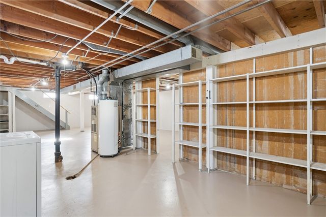 211 Edgewood Road NW, Cedar Rapids, IA 52405