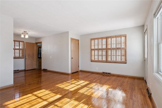 211 Edgewood Road NW, Cedar Rapids, IA 52405