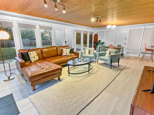 1114 N M Street, Lake Worth Beach, FL 33460