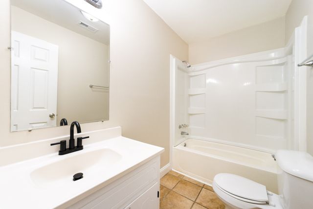 211 Oak St Apt 7, Clarksville, TN 37042