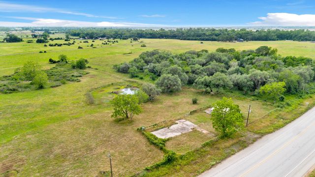 4882 E Us Highway 90a, Alleyton, TX 78935