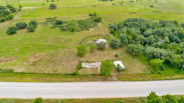 4882 E Us Highway 90a, Alleyton, TX 78935