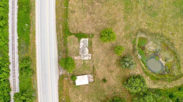 4882 E Us Highway 90a, Alleyton, TX 78935