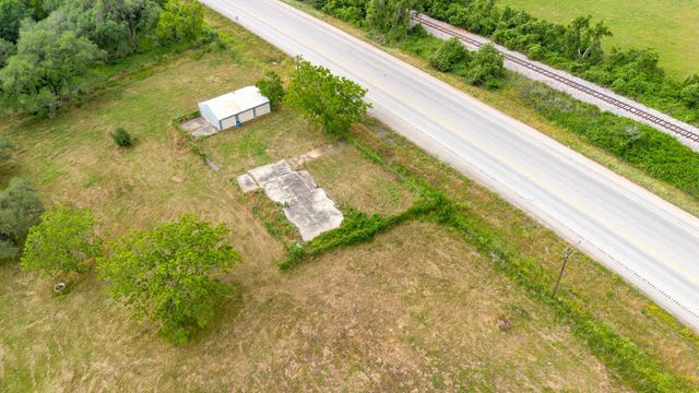 4882 E Us Highway 90a, Alleyton, TX 78935