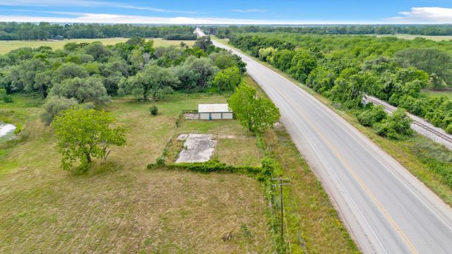 4882 E Us Highway 90a, Alleyton, TX 78935