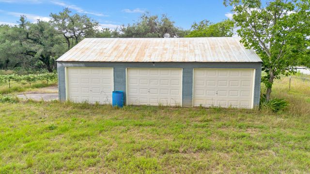 4882 E Us Highway 90a, Alleyton, TX 78935