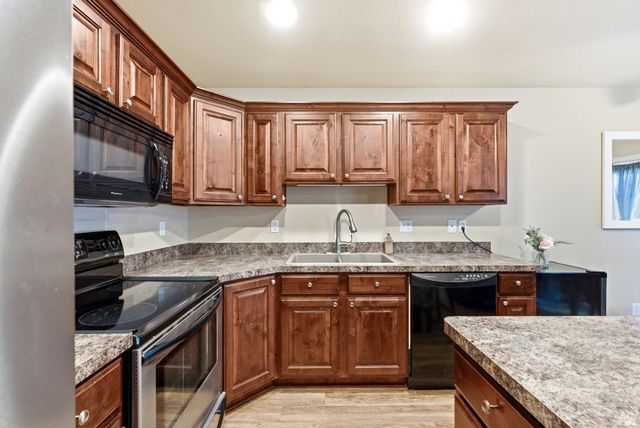 3115 N WHITETAIL DR, Layton, UT 84040