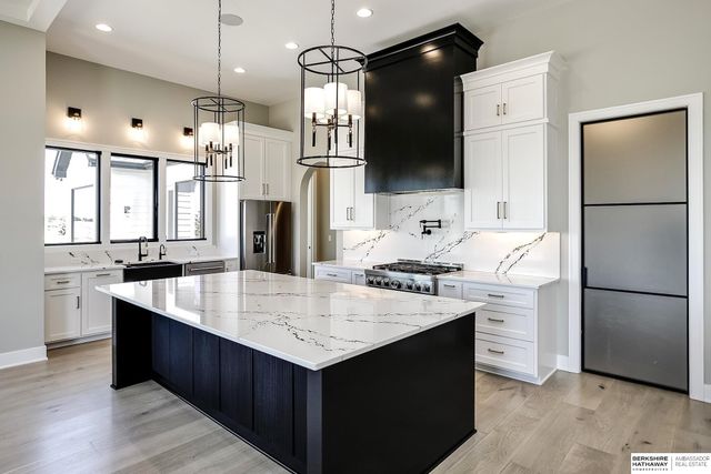 21112 Laurel Avenue, Omaha, NE 68022