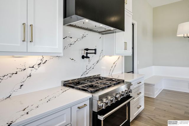 21112 Laurel Avenue, Omaha, NE 68022