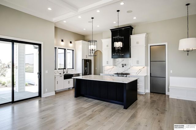 21112 Laurel Avenue, Omaha, NE 68022