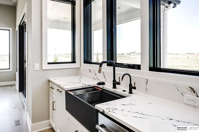 21112 Laurel Avenue, Omaha, NE 68022