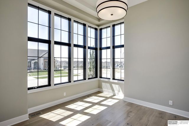 21112 Laurel Avenue, Omaha, NE 68022