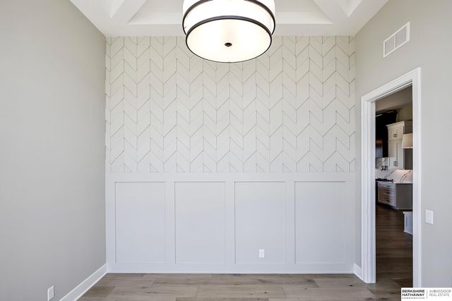 21112 Laurel Avenue, Omaha, NE 68022