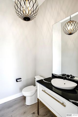 21112 Laurel Avenue, Omaha, NE 68022