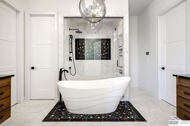 21112 Laurel Avenue, Omaha, NE 68022