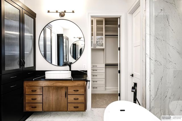 21112 Laurel Avenue, Omaha, NE 68022