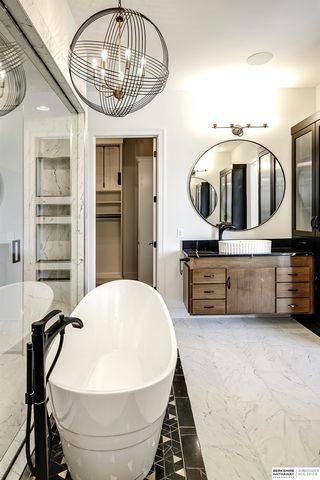 21112 Laurel Avenue, Omaha, NE 68022