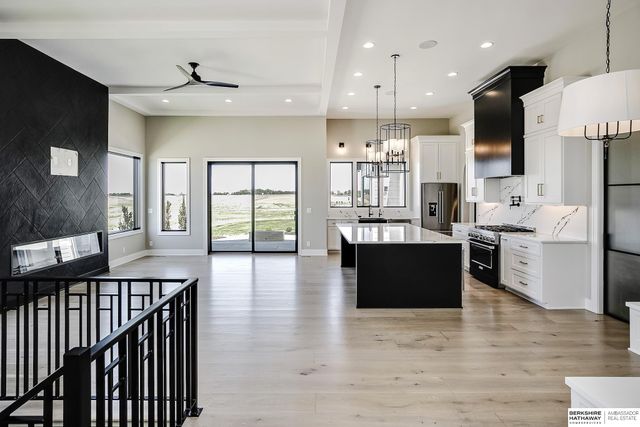 21112 Laurel Avenue, Omaha, NE 68022