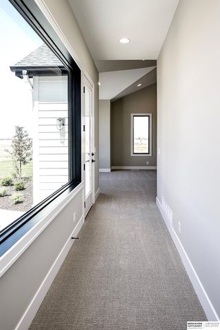 21112 Laurel Avenue, Omaha, NE 68022