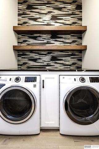 21112 Laurel Avenue, Omaha, NE 68022