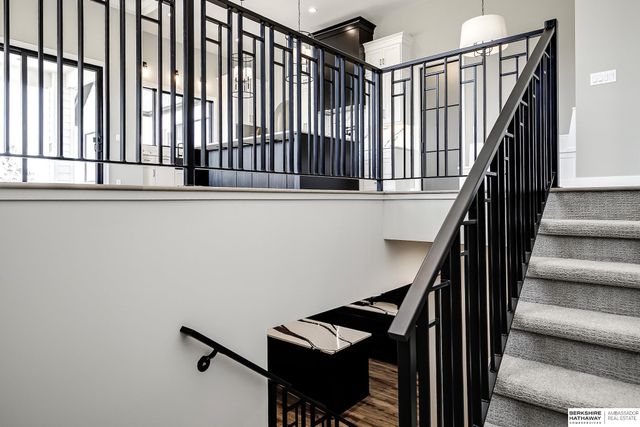 21112 Laurel Avenue, Omaha, NE 68022