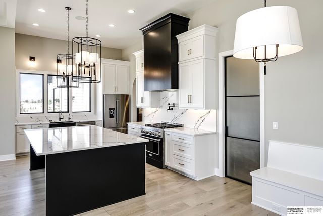 21112 Laurel Avenue, Omaha, NE 68022