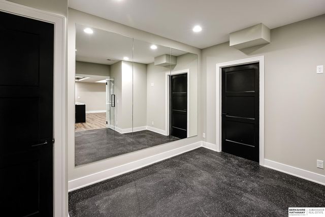 21112 Laurel Avenue, Omaha, NE 68022