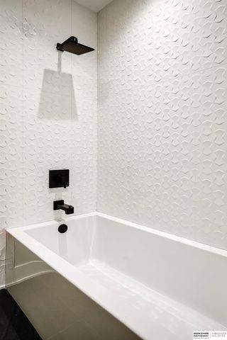 21112 Laurel Avenue, Omaha, NE 68022