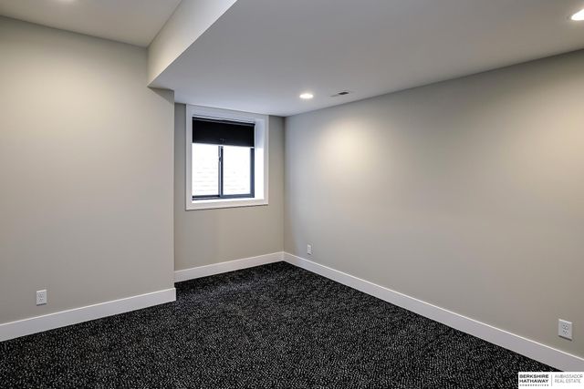 21112 Laurel Avenue, Omaha, NE 68022