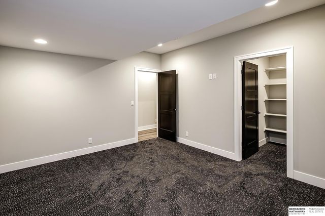 21112 Laurel Avenue, Omaha, NE 68022