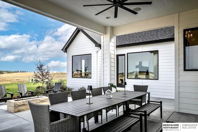 21112 Laurel Avenue, Omaha, NE 68022