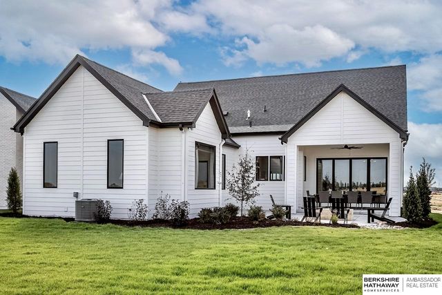 21112 Laurel Avenue, Omaha, NE 68022