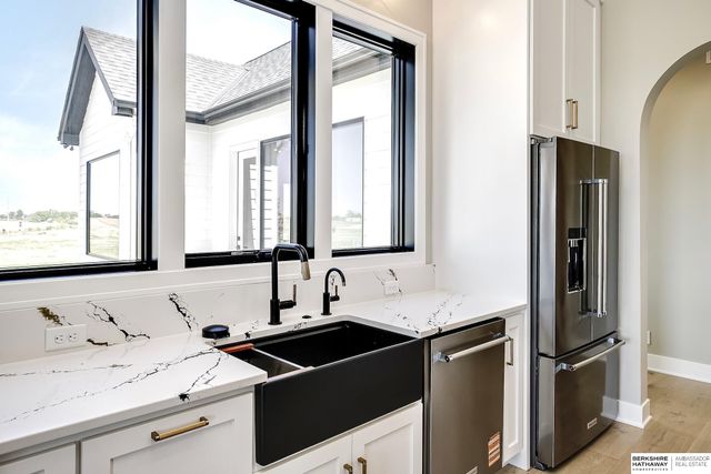 21112 Laurel Avenue, Omaha, NE 68022