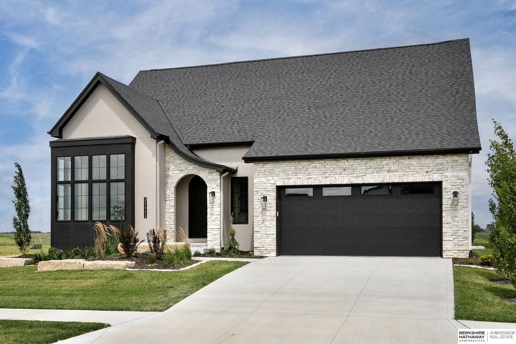 21112 Laurel Avenue, Omaha, NE 68022