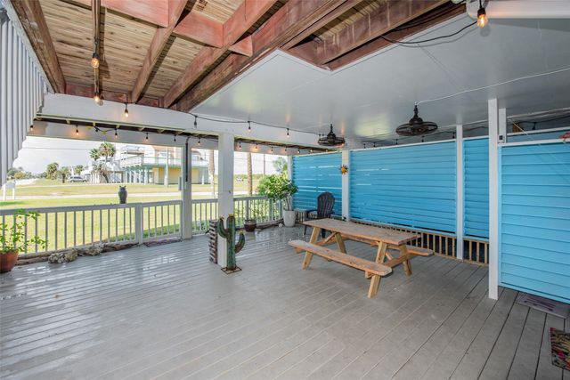 103 Jean Lafitte Cove, Galveston, TX 77554
