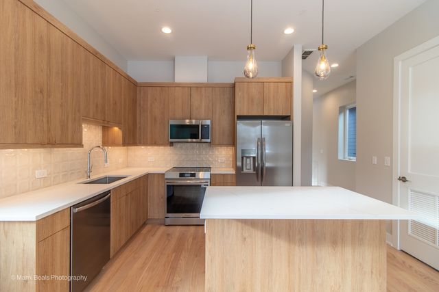 6749 S Langley Avenue, Chicago, IL 60637