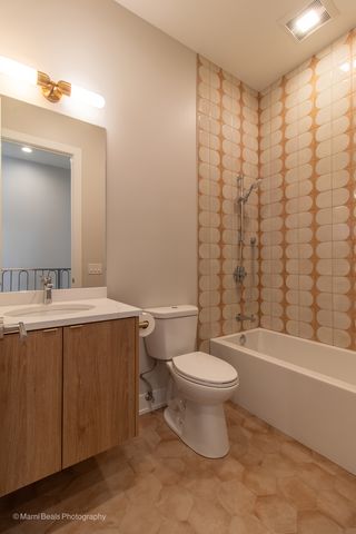 6749 S Langley Avenue, Chicago, IL 60637