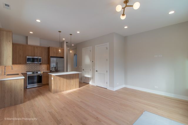 6749 S Langley Avenue, Chicago, IL 60637