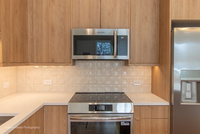 6749 S Langley Avenue, Chicago, IL 60637