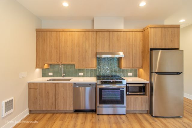 6749 S Langley Avenue, Chicago, IL 60637