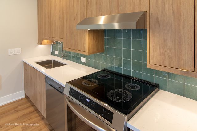 6749 S Langley Avenue, Chicago, IL 60637