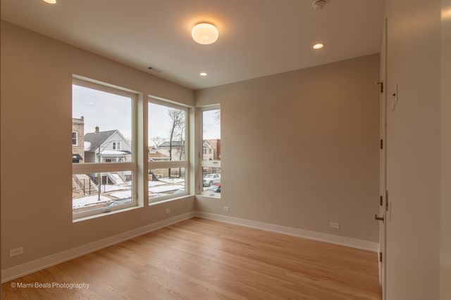 6749 S Langley Avenue, Chicago, IL 60637