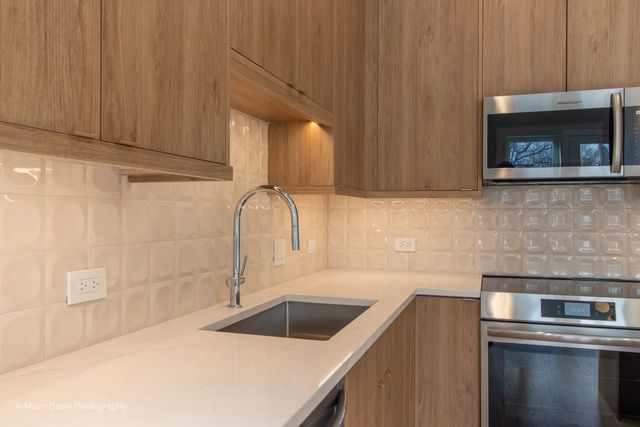 6749 S Langley Avenue, Chicago, IL 60637