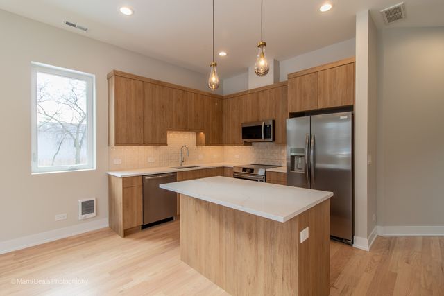 6749 S Langley Avenue, Chicago, IL 60637