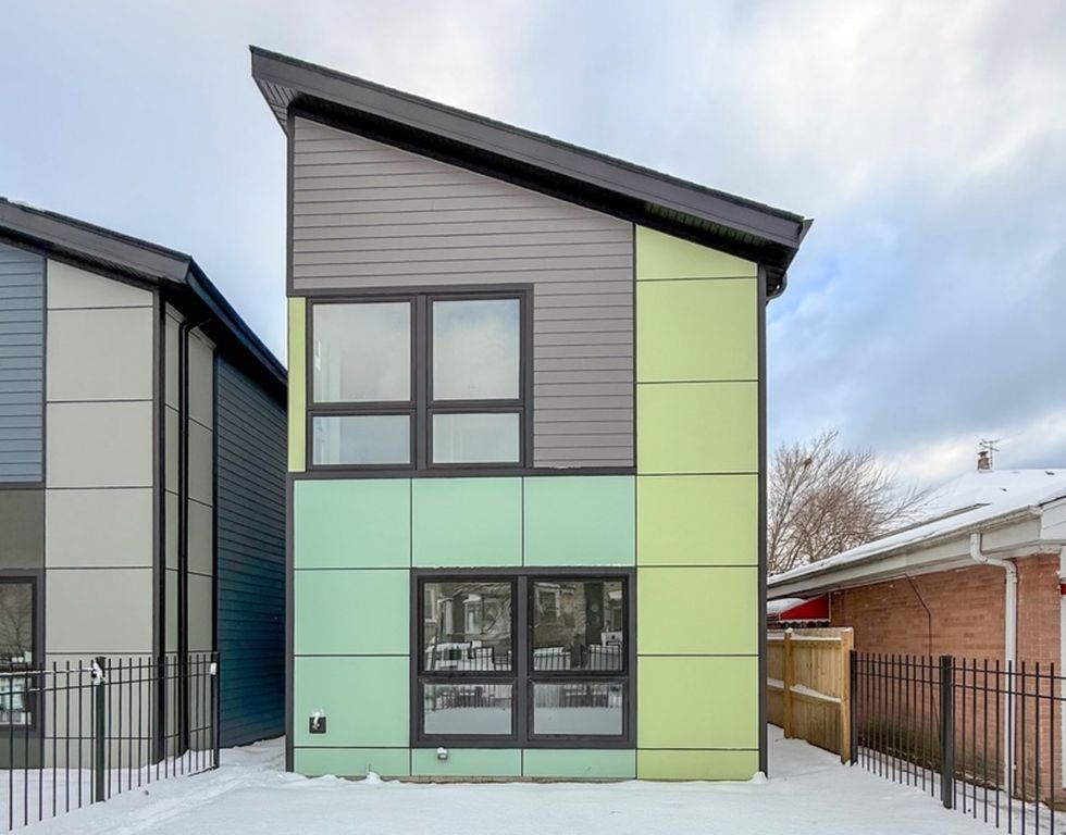 6749 S Langley Avenue, Chicago, IL 60637