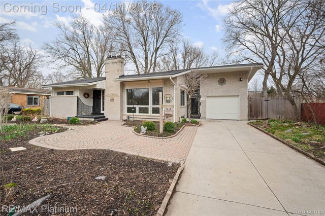 2454 N Middlebelt Road N, West Bloomfield Charter Township, MI 48324