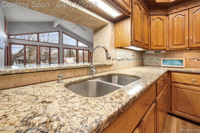 2454 N Middlebelt Road N, West Bloomfield Charter Township, MI 48324